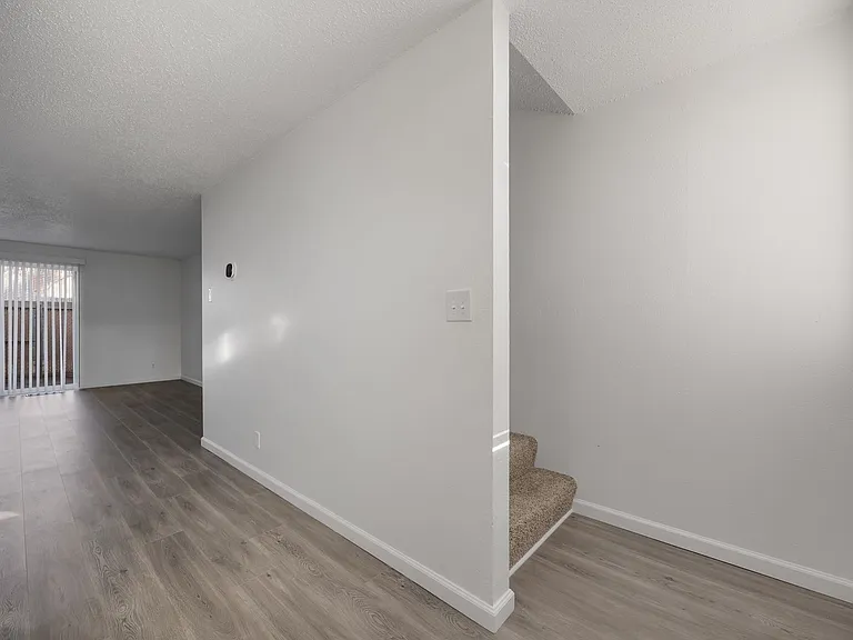1345 N Devon Ave — Photo 7