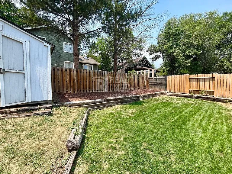 1304 Race St — Photo 14