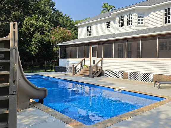 3rd image of 347 Sandy Point Drive
