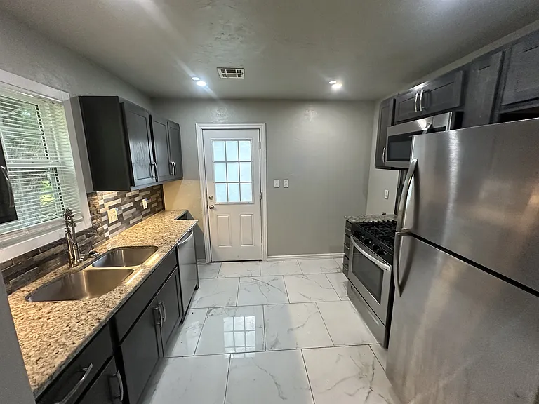 2517 NW 38th St — Photo 11