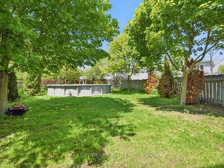 1141 Crosscreek Cres — Photo 23