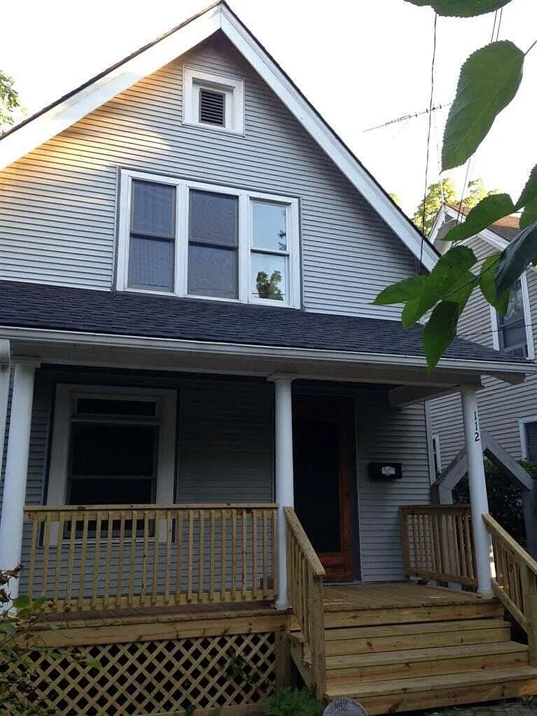 Building Photo - 112 E Davis Ave