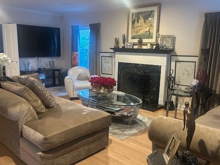1664 Benedict Canyon Dr — Photo 2