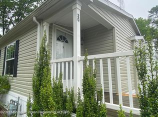 20 Maple Tree Ct, Manahawkin, NJ 08050