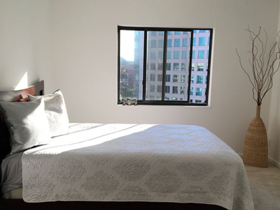 5th image of 900 Stafford St #906