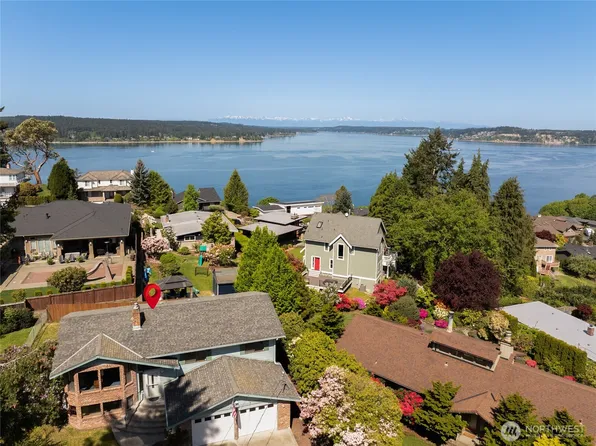 3730 Palisades Place W, University Place, WA 98466
