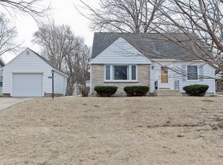 2425 10th Ave SW, Cedar Rapids, IA 52404