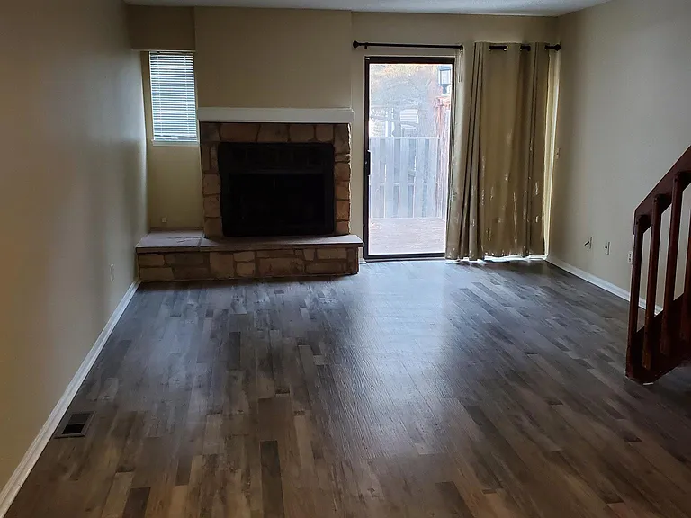 433 S Kittredge St #B — Photo 3
