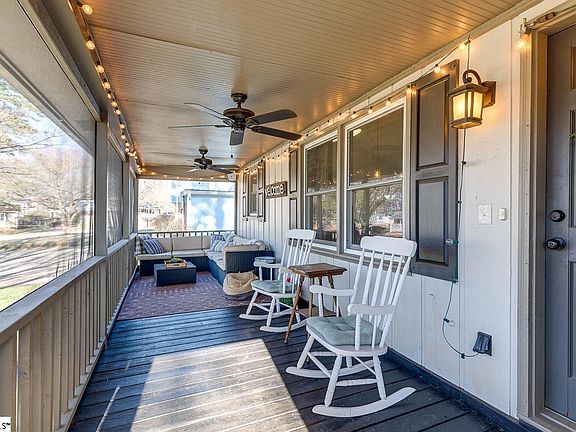 4th image of 512 Sellwood Cir