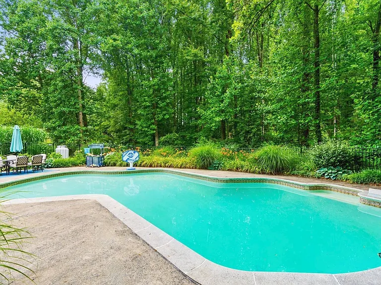 11002 Warwickshire Dr — Photo 3