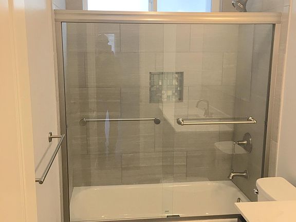 5th image of 5743 Lexington Ave APT 5