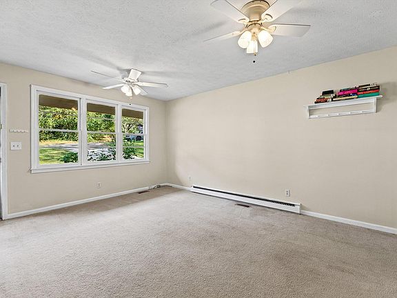 5th image of 48 Carriage Dr