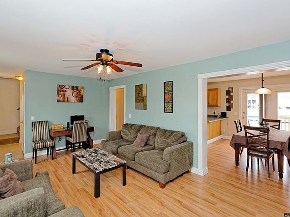 3rd image of 11 Myrtle St