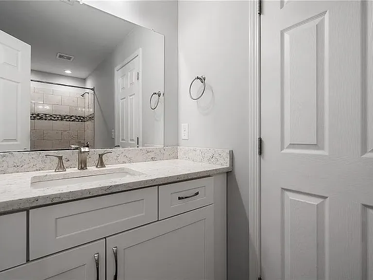 146 Clay St SE — Photo 23
