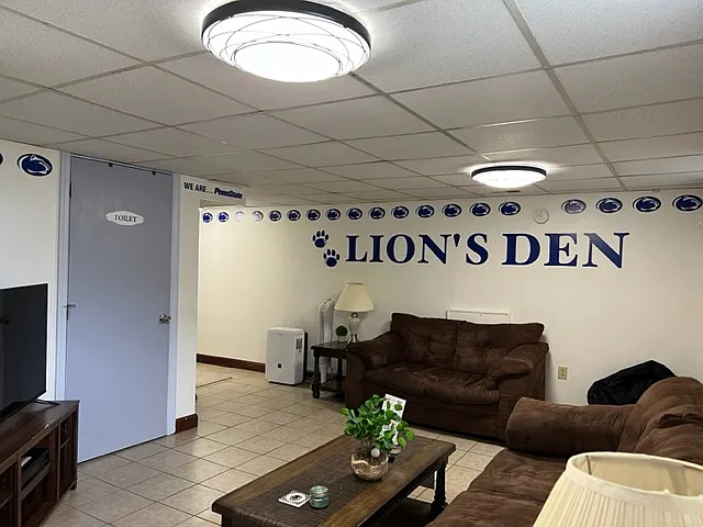 103 N 6th Ave #ROOMS FOR RENT — Photo 1