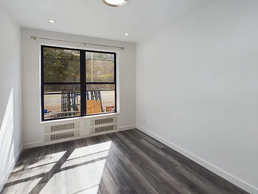 Rented by Bouklis Group | media 20