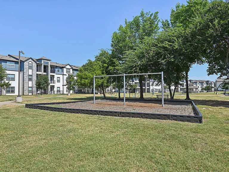 Riverside Apartments — Photo 30