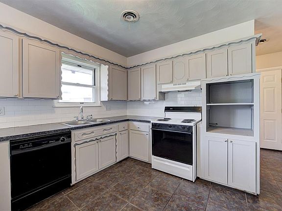 3rd image of 3024 SW 66th St