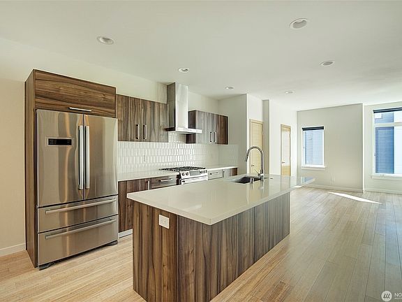 4th image of 1432 136th Ct NE
