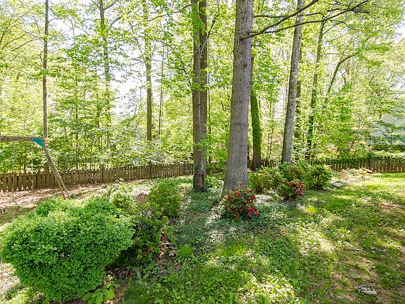 5th image of 1019 Larkwood Ct
