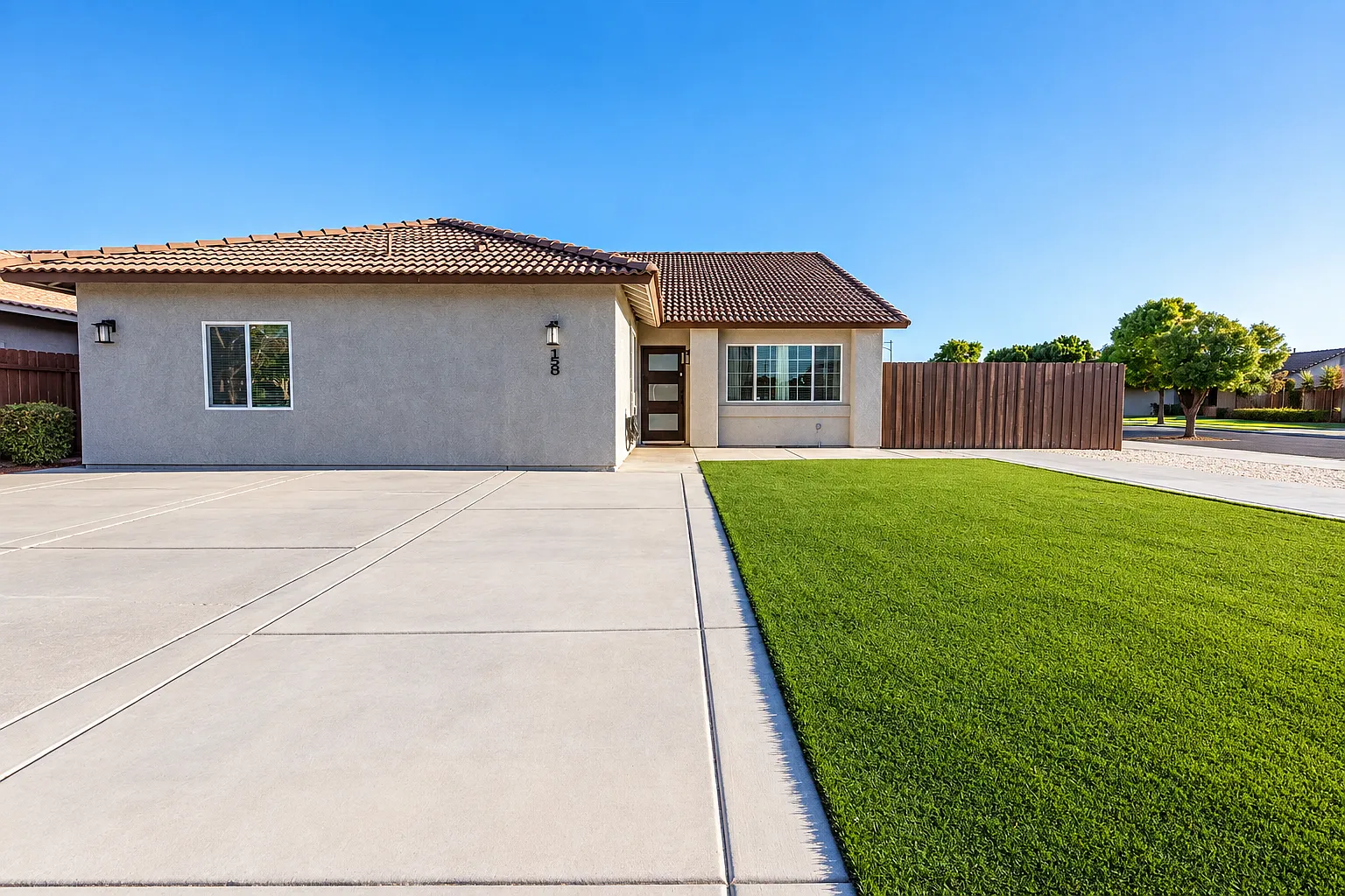 4 bed, 1600 sqft, $2,400 — Photo 1