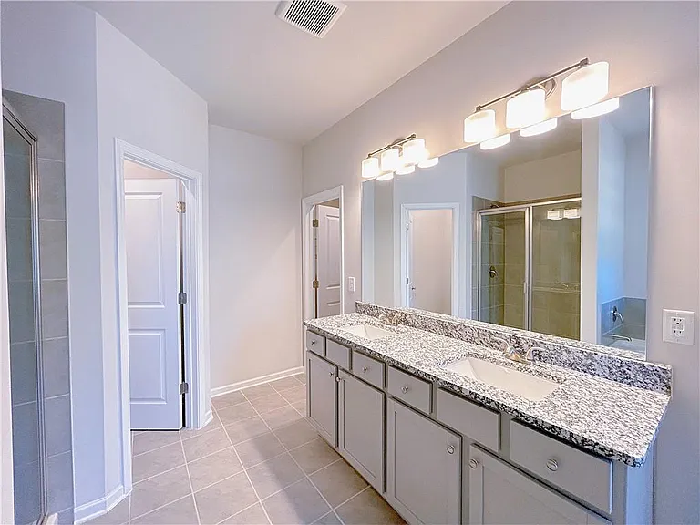 2586 Mills Commons Dr — Photo 20