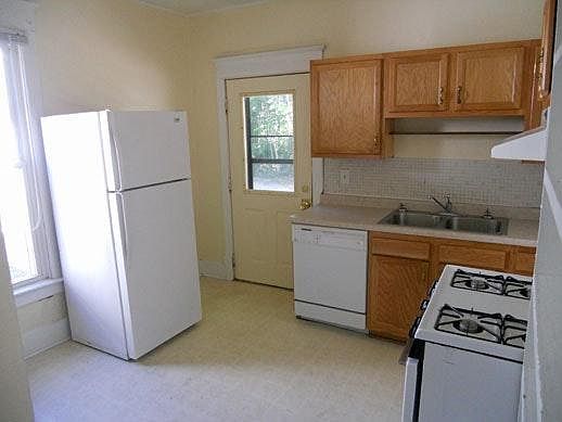 kitchen (1st floor)