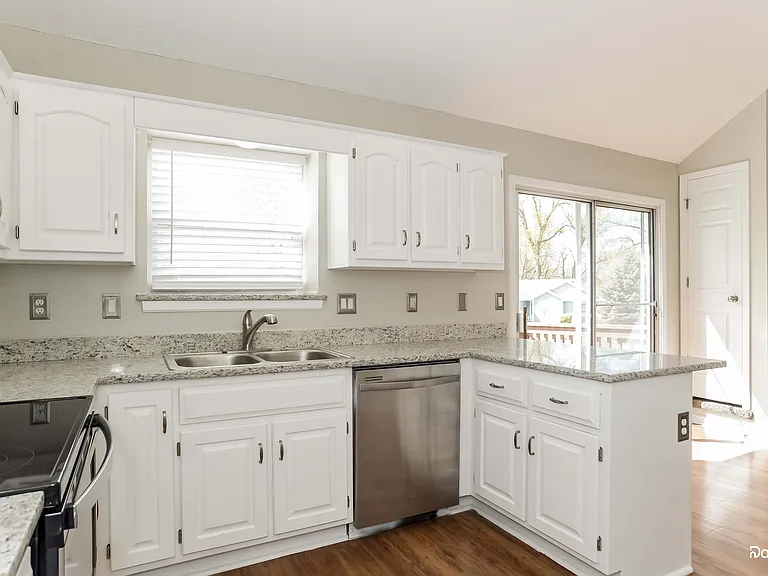 1611 Tyler Dr — Photo 4