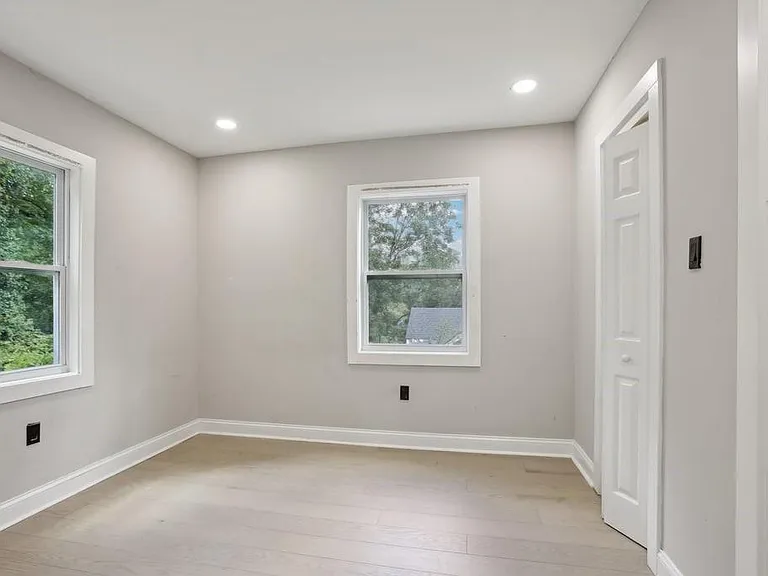 1626 Kenmore St SW — Photo 6