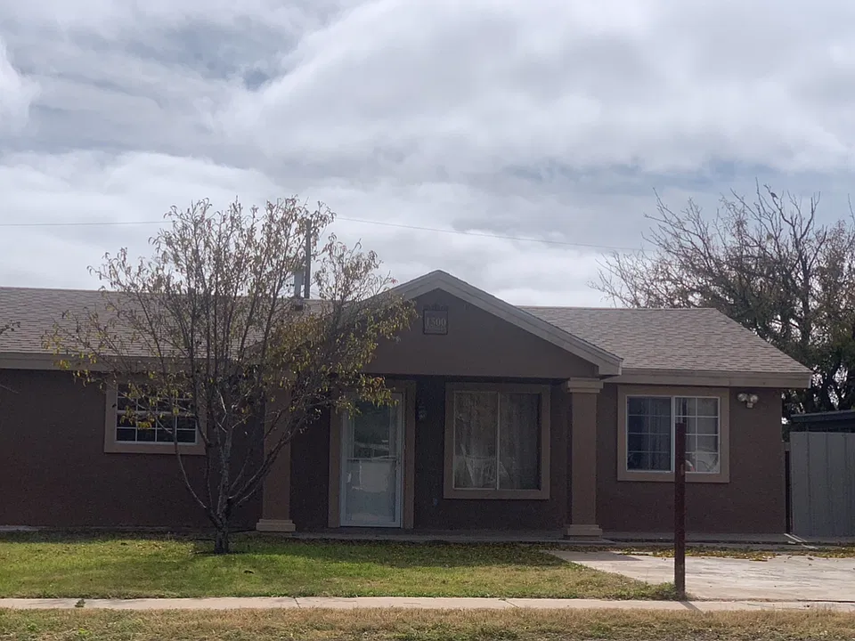 1500 W Hendricks St