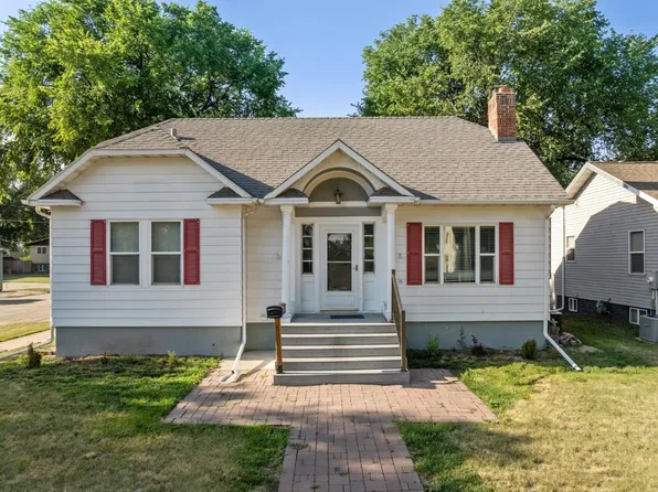 846 University Ave W, Minot, ND 58703