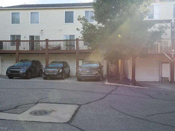 22261 River Walk Rd, Rocky River, OH 44116