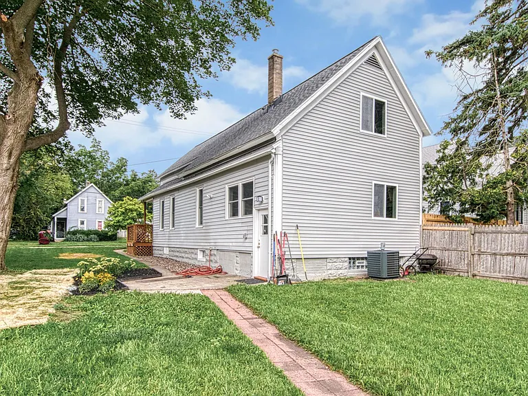 1102 White Ave NW — Photo 4
