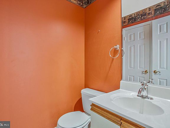 4th image of 10 Ashford Ct