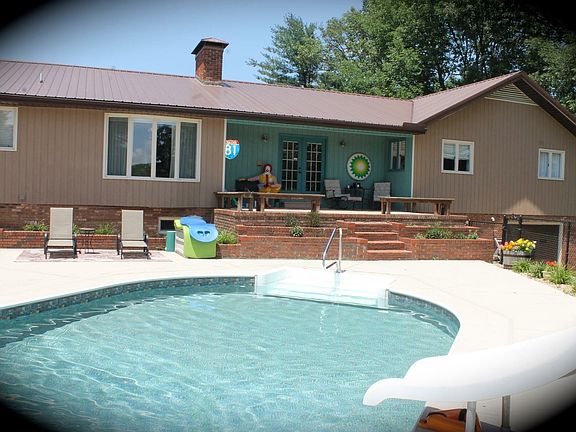 2nd image of 433 Murphy Ave