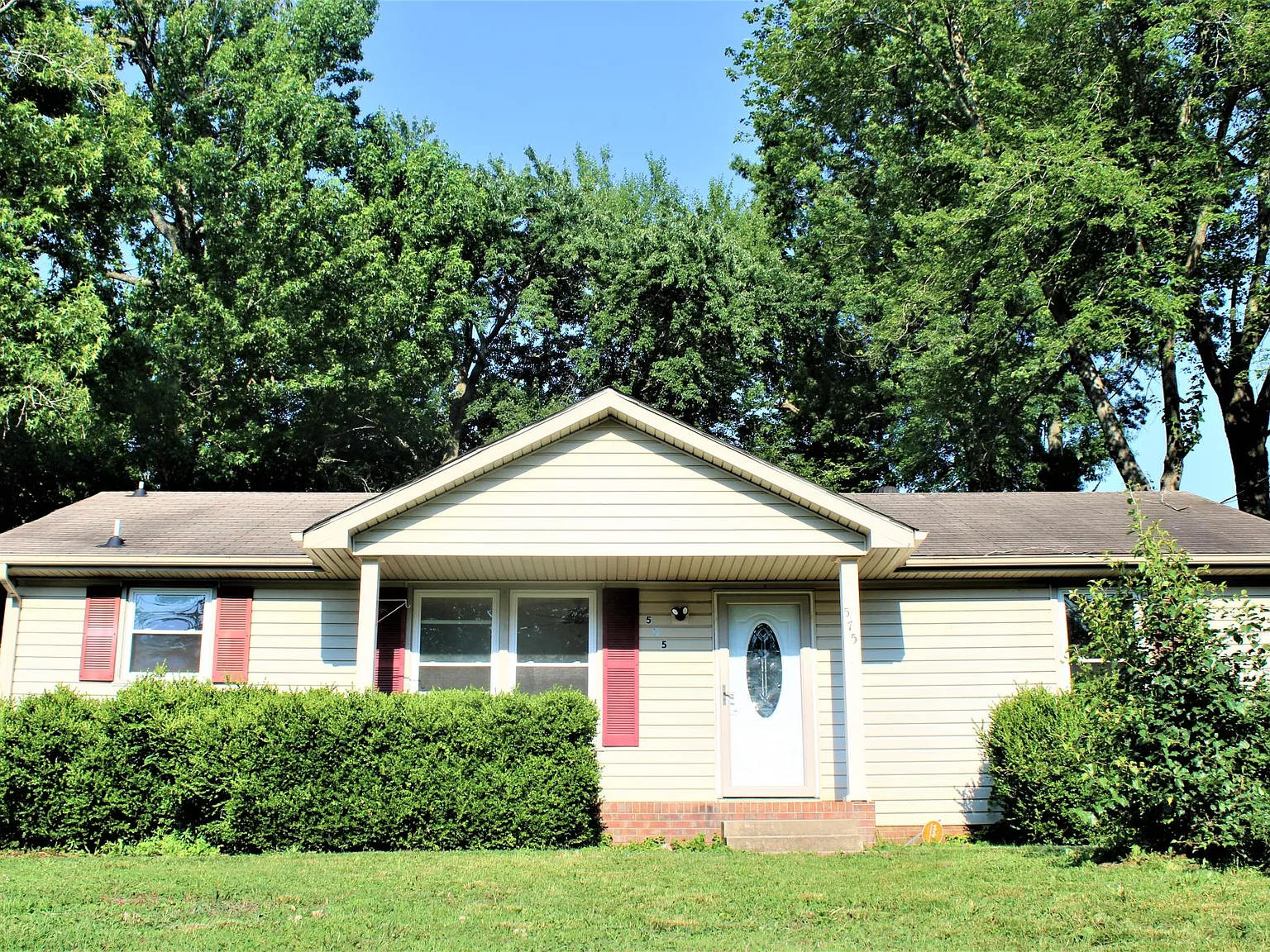 3 bed, 1.5 bath, 1091 sqft, $1,295 — Photo 1
