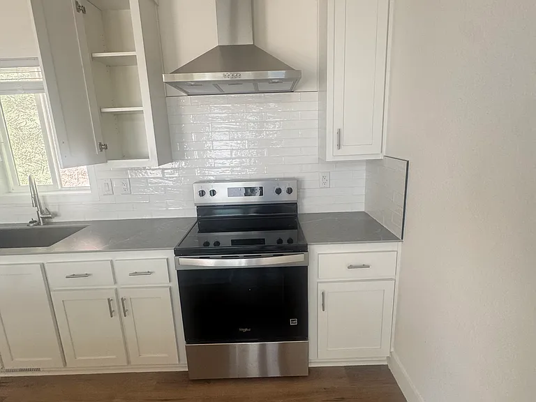 1035 Estudillo St #A — Photo 6
