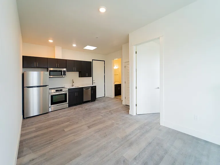 Janie Apartments — Photo 40
