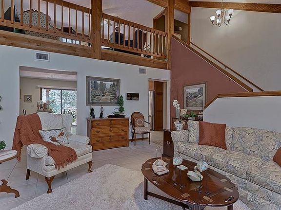 5th image of 2402 College Hill Dr