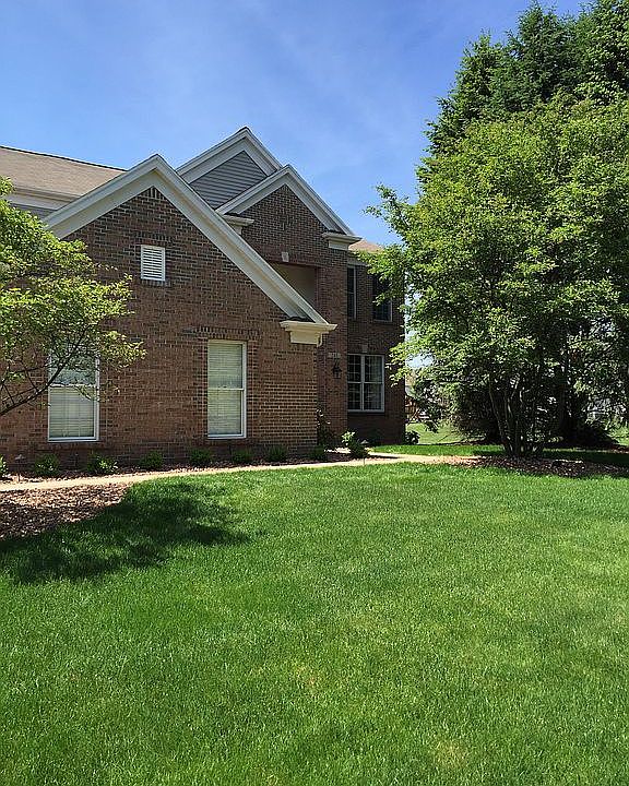 1st image of 243 Oakshire Ct NE