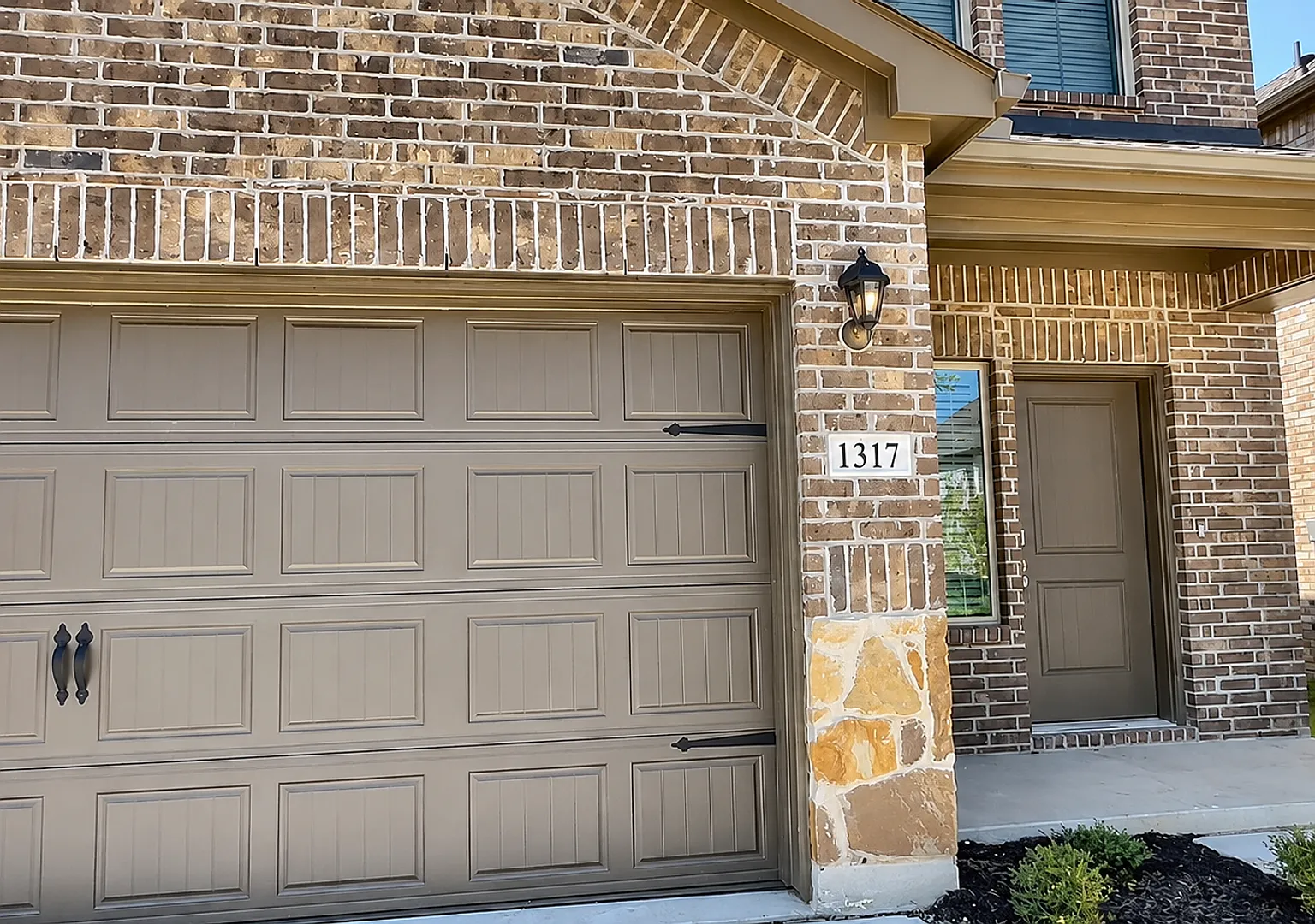 Modern Elegance with an Outdoor Retreat! Beautifully Upgraded Home in a Prime Location — Photo 4