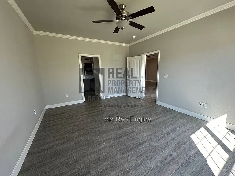 7604 Crestline Dr — Photo 13