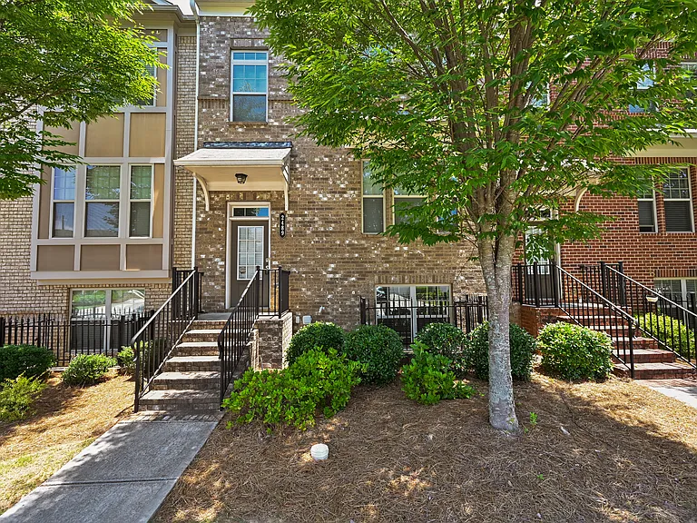 2489 Village Park Bnd — Photo 1