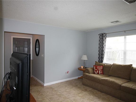 4th image of 3070 Hillsdale Ave