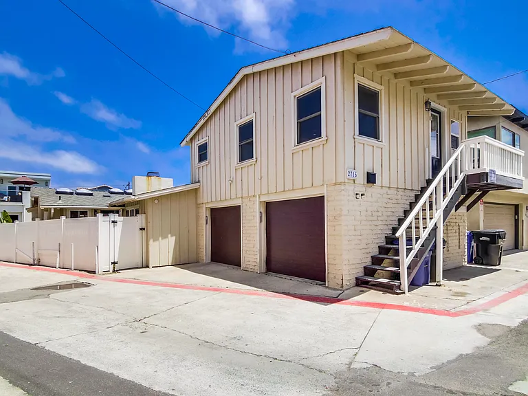 2715 Strandway — Photo 4
