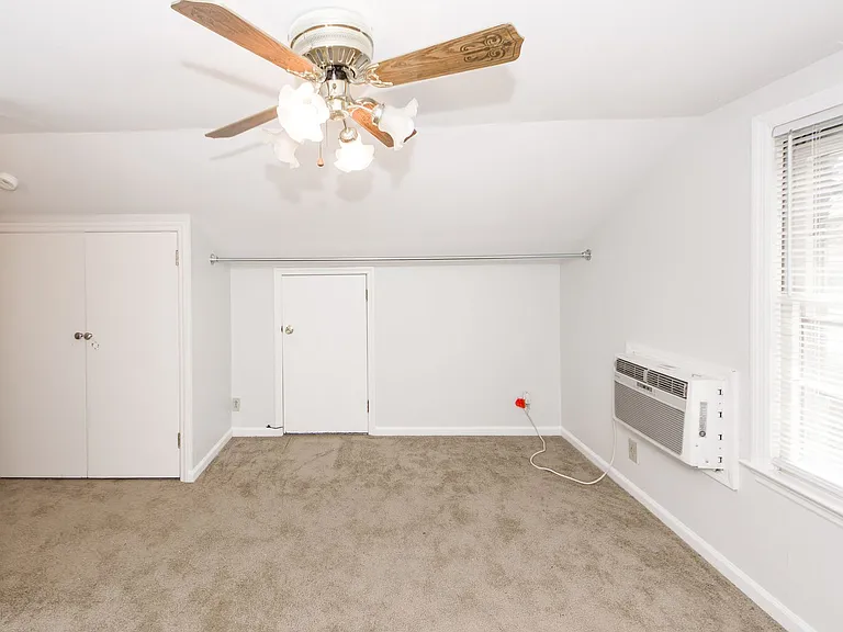 305 Chessington Cir — Photo 22