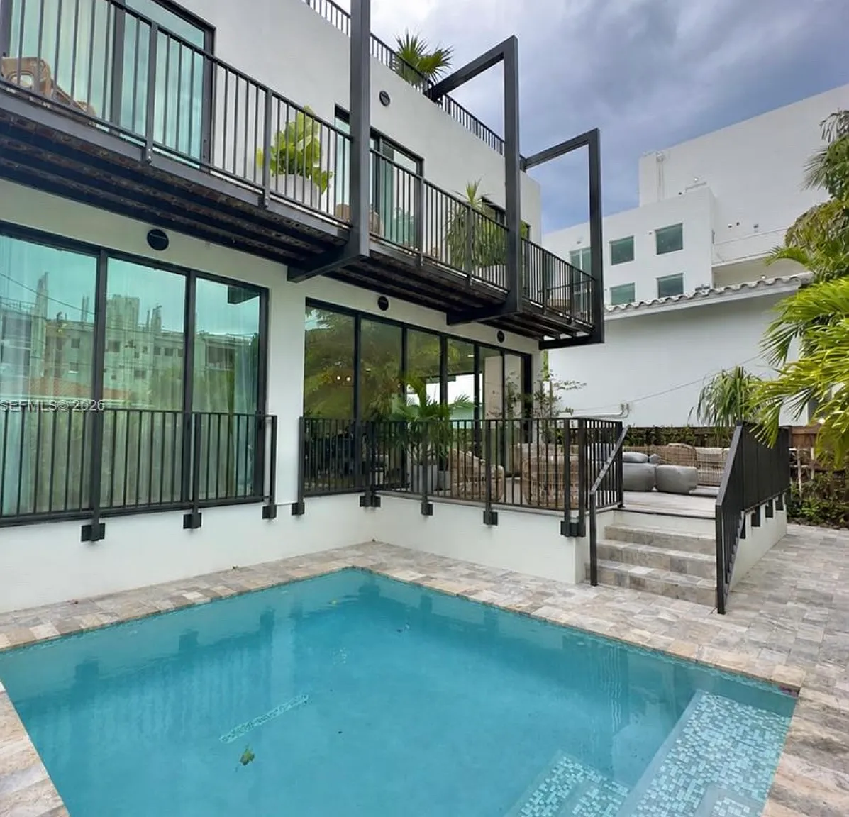 6 bed, 7.5 bath, 3600 sqft, $39,500 — Photo 2
