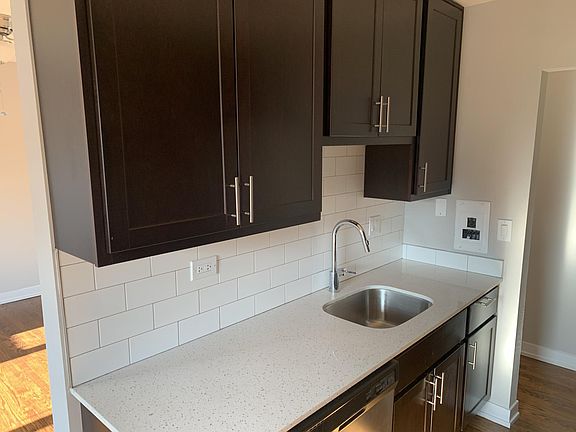 2nd image of 523 W Oakdale Ave #526RA