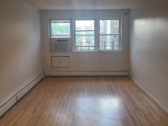4th image of 1810 E 18th St APT 2