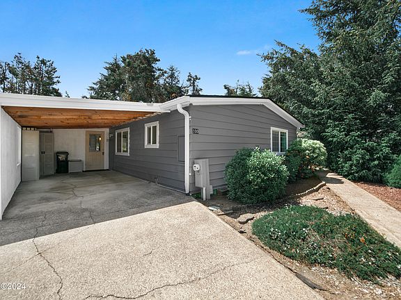 4th image of 100 NE 33rd Dr